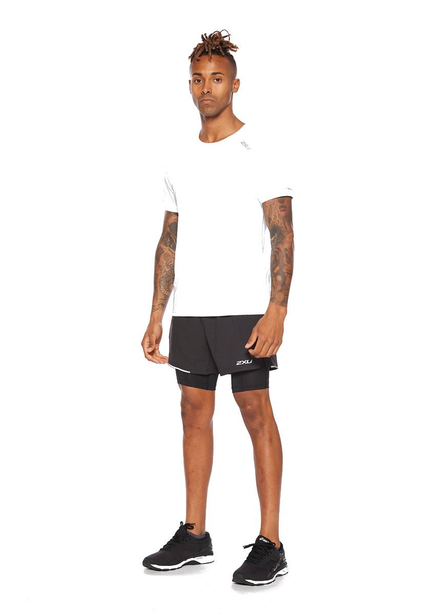 Man wearing 2XU Men's Aero T-Shirt - White