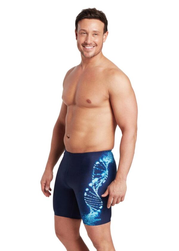 Man wearing Zoggs Heliz Mid Jammer