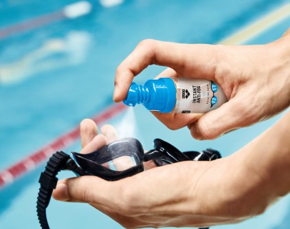 stop goggles from fogging