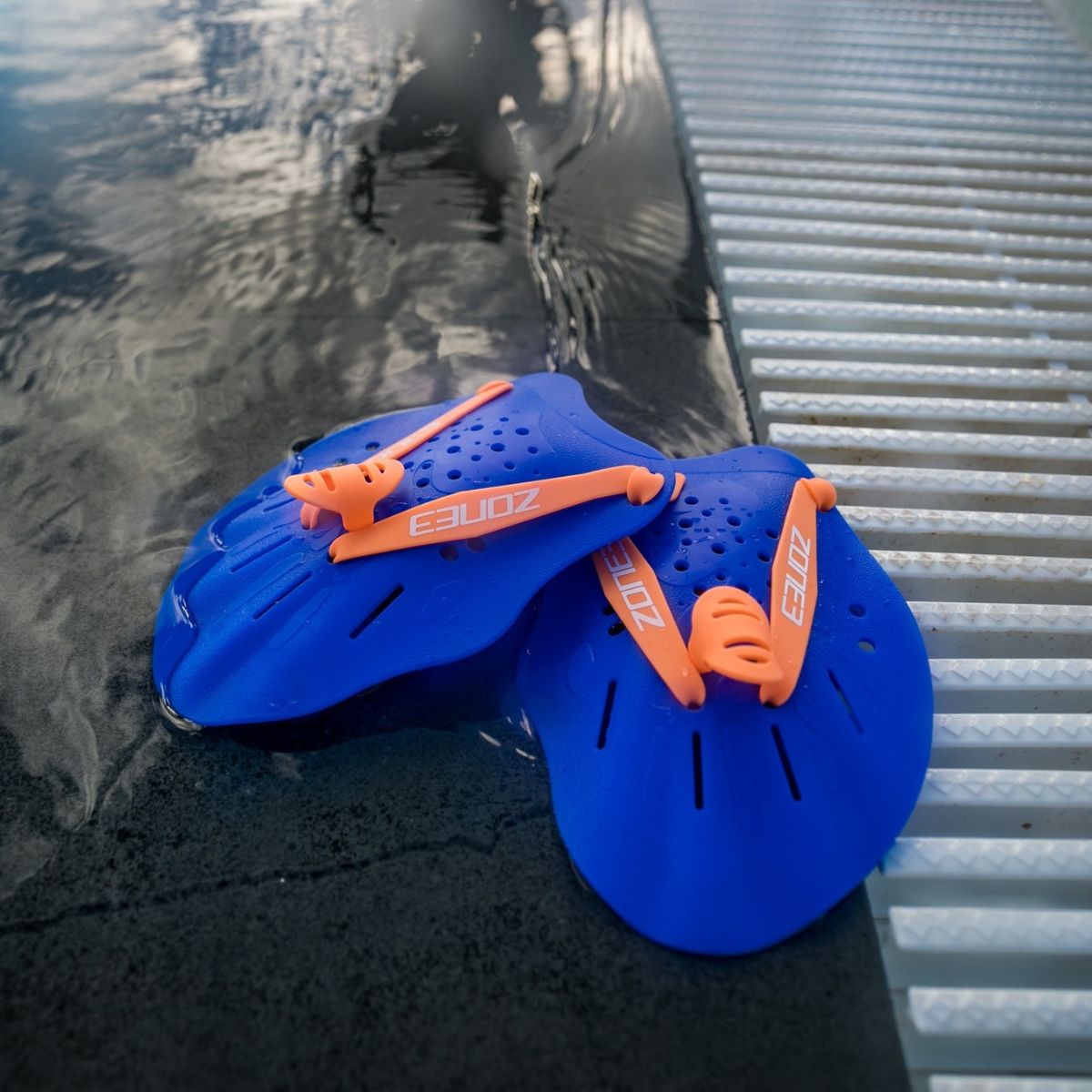 Zone3 Ergo Hand Paddles - Blue / Orange - Image 5